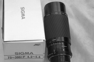 Sigma 70-300 f/4.5-5.6 MF Lens for Olympus 35MM Manual Focus Camera Mount. 