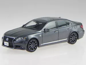 Lexus LS 460 F Sport mercury grey diecast modelcar 03659gr Kyosho 1:43 - Picture 1 of 4