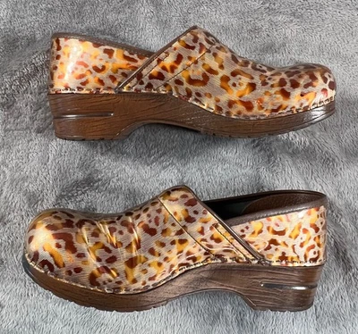 Zuecos Sanita para mujer EU42 US11 marrón charol estampado de leopardo zapatos antideslizantes Foto 1 de 4