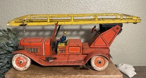 SELTENES DISTLER TIPP CO FEUERWEHR TINPLATE GERMANY UM 1935 AUFZIEH BLECHSPIELZEUG - Bild 1 von 13