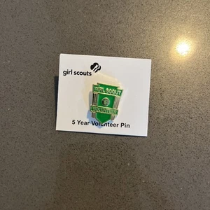 Girl Scouts 5 Year Volunteer Pin - Picture 1 of 2