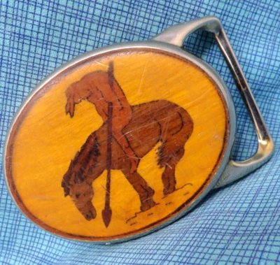 Hebilla de cinturón End Of The Trail incrustación de arte de madera exótica de colección años 70 Von West .MMR268 Foto 1 de 4