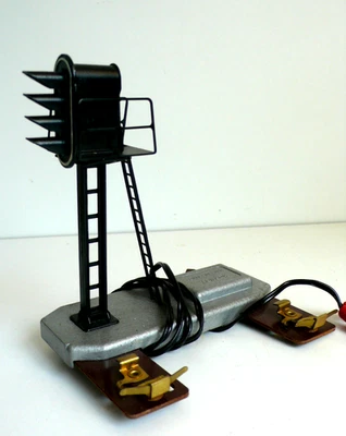 TRAINS HORNBY ANCIEN  SIGNAL LUMINEUX   TÔLE   ÉCHELLE "O"   Ht 14 cm  ANNÉES 50 - Photo 1/4