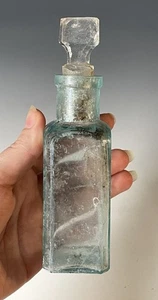 Antigua botella de poción de salsa de vidrio azul aguamarina victoriana del siglo XIX 1880 con tapón - Imagen 1 de 10
