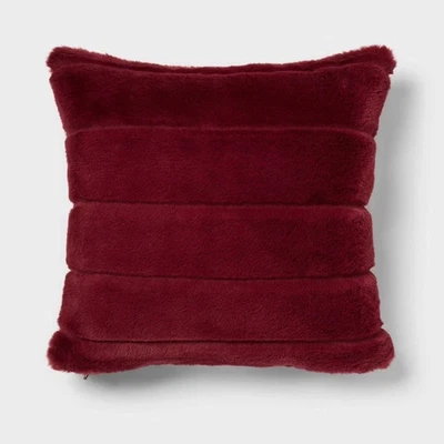 Almohada decorativa cuadrada de piel sintética canalizada - Umbral rojo baya Foto 1 de 3