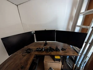 TROIS moniteurs incurvés SAMSUNG 22" et support de bureau triple moniteur - Photo 1/10