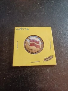Latvia Country Flag Flag Pin Back Button Vintage - Picture 1 of 2