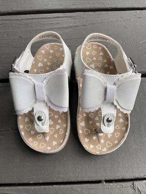 NUEVAS Sandalias Sugar Lil Icy Cake Batter Cuña Blancas Brillantes Niñas Pequeñas Talla 7M Foto 1 de 4