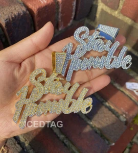 Colgante de aleación enchapada en oro helada hip hop grande estancia humilde para hombres zirconia cúbica grande - Imagen 1 de 5