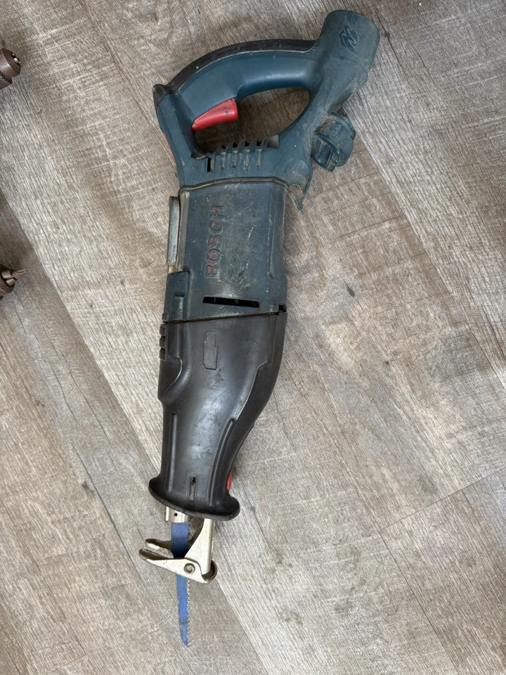 Sierra recíproca eléctrica Bosch Foto 1 de 3