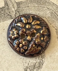 Ancien Bouton en céramique Marron Fleurs doré - Créateur - Mode - Haute Couture - Picture 1 of 2