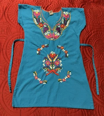 Vestido mexicano niñas fotos muestran medidas exactas verde azulado con bordado colorido Foto 1 de 4