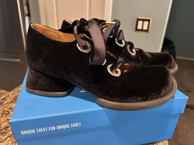 Tacones bajos con cordones Fluevog Paulson de terciopelo negro - talla 9 Foto 1 de 4