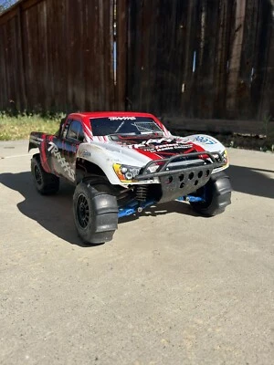 Camión de recorrido corto Traxxas Slash 4x4 sin escobillas 4x4 RTR - rojo Foto 1 de 4