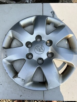 curb rash 07 08 09 10 HYUNDAI ENTOURAGE used 16" wheel cover hub cap 55558 oem - Image 1 of 4