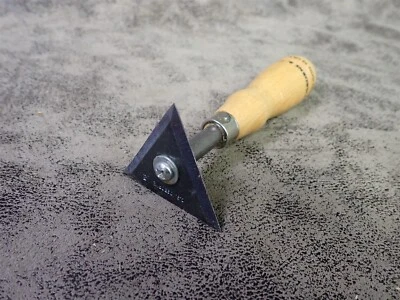 C.S. Osborne 270 Triangle Carbon Steel Blade Wood Scraper (BN407) - Image 1 of 4