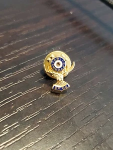 Vintage BPOE small Clock Deer Head Gold Tone Enamel Lapel Pin Gw - Picture 1 of 2