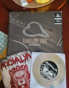 Alkaline Trio "Damnesia" 2LP Colored Vinyl & Moovalya Clear Color 7-inch Bundle! - Picture 1 of 9