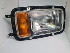 New Genuine Mercedes-Benz Headlight A3818205061 Right 1LH002658-547 - Picture 1 of 4