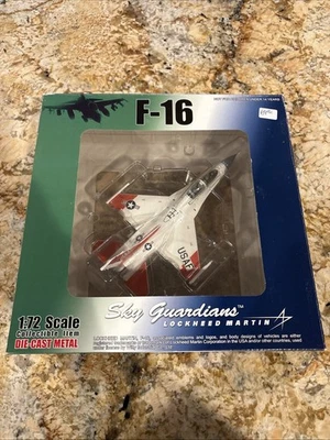 Witty Wings WTW-72-011-001  1:72  F-16B USAF Edwards Test Center - Image 1 of 4