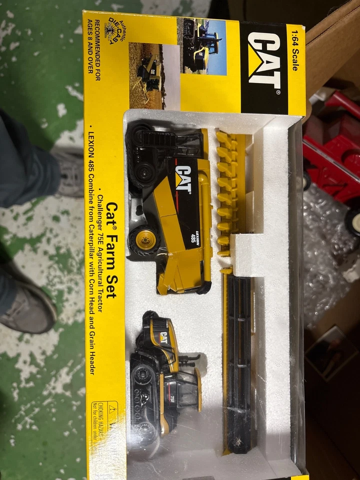 Juego de granja tractor Cat Lexion 485 Combine & Challenger 75E de Norscot escala 1/64 Foto 1 de 1