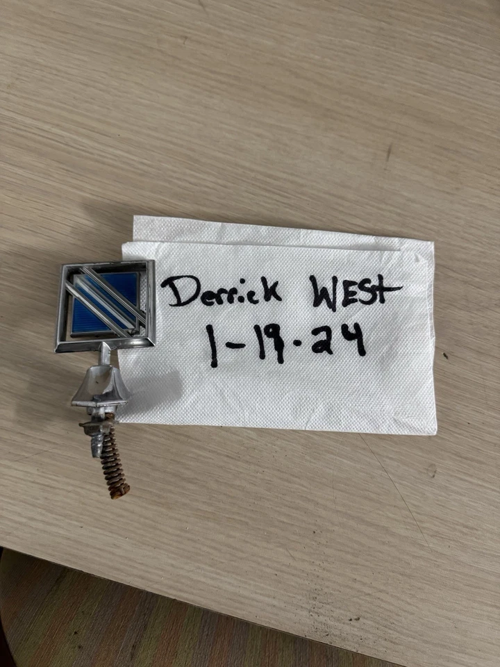 1987 Buick Regal Hood Emblem Original OEM Part GM Part Vintage NOS NOS NOS GM — 第 1/1 张图片