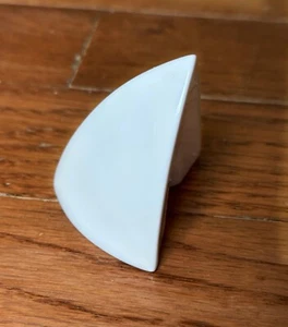 Virgin Atlantic Airlines Salt Shaker Replacement Shakers Sydney Opera House - Picture 1 of 4