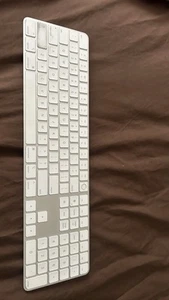 Apple magic keyboard With TouchID And Numeric Keypad A2520 - Picture 1 of 4