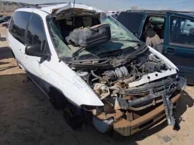 Vidrio delantero izquierdo usado para puerta delantera se adapta a: Dodge Caravan 2000 exc. solar delantero izquierdo Foto 1 de 4