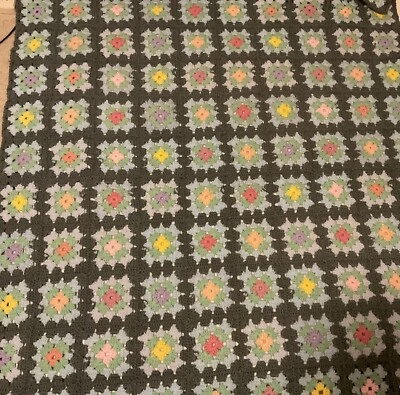 Manta vintage cuadrada de ganchillo afgana de ganchillo 54 x 43 pulgadas hecha a mano Foto 1 de 3