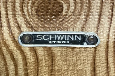 Insignia de asiento de sillín de metal Schwinn original vintage etiqueta emblema 2 1/4" Foto 1 de 4