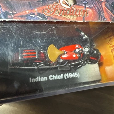 1945 1/32 Scale Indian Chief Motorcycle Model Red NewRay - Image 1 of 4