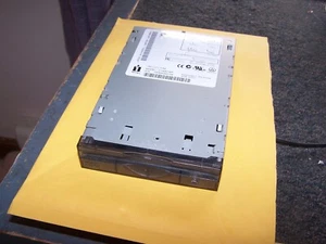 Unidad de cremallera IDE interna con logotipo de Apple iOmega Z100ATAPI 100 MB 655-0657 Macintosh - Imagen 1 de 2