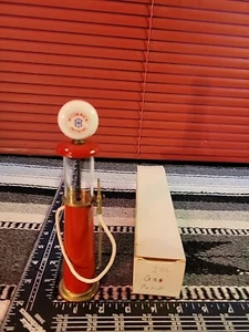 McCormick Deering 1920's Gas Pump 1/12 Replica By SpecCast - Picture 1 of 3