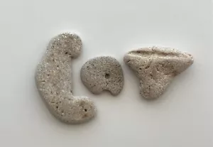 Insegna naturale a forma di lettera gatto spiaggia pietre rocce arte ciottoli animale domestico artigianato parola USA - Foto 1 di 10