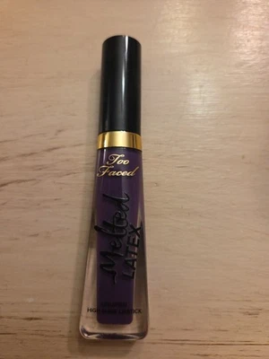 Lápiz labial Too Faced de látex fundido de alto brillo (7 ml/0,23 fl) nuevo Bye Felicia  Foto 1 de 2