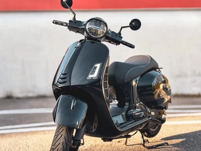 Piaggio VESPA GTS 125 Supersport iget, Modell "Black Pearl" ..... - Bild 1 von 4