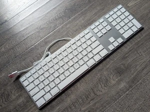 Teclado numérico Apple A1243 con cable USBx2 blanco - Imagen 1 de 9