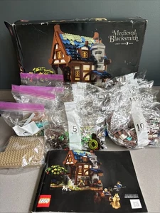 Lego Mittelalterliche Schmiede 21325 100% vollständig - Bild 1 von 16