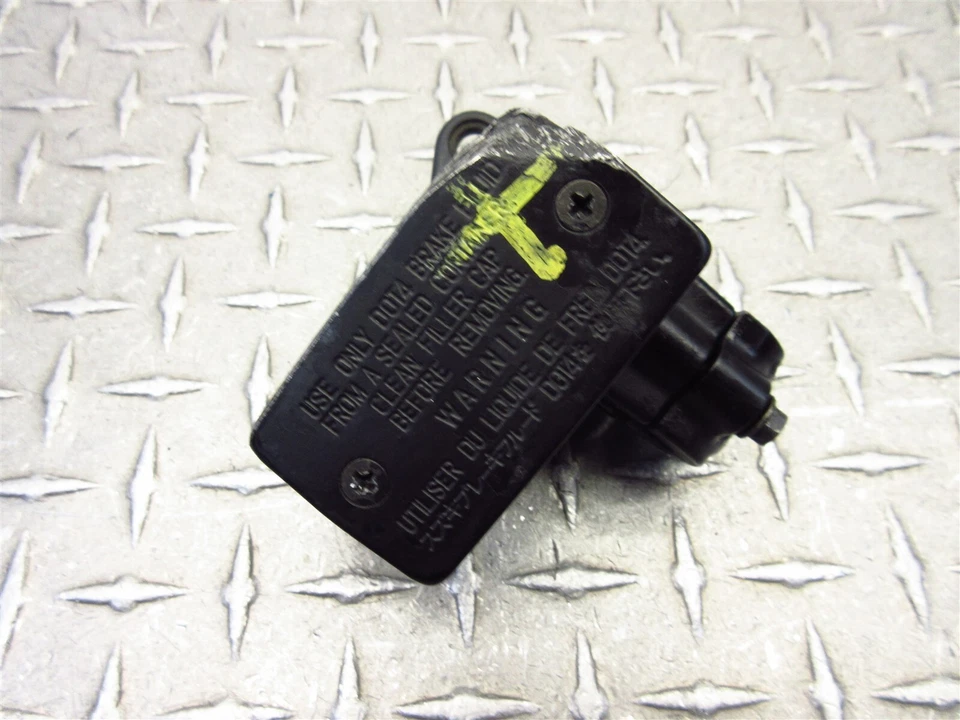 98-06 Suzuki Katana GSX750F GSX750 2005 cilindro maestro de freno delantero OEM Foto 1 de 4