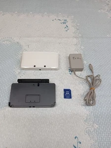 Nintendo 3DS White Console Junk, No Power, Untested - Picture 1 of 10
