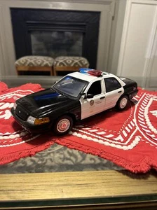 2001 FORD CROWN VICTORIA LADP LOS ANGELES POLICE DEPT BLK/WHT 1/18 BY MOTOR MAX - Picture 1 of 14