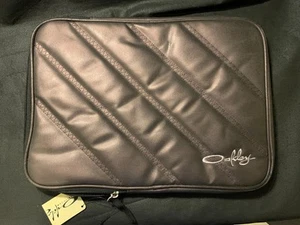 Custodia per laptop Oakley Silvia MacBook 13". Viola notte spedizione gratuita - Foto 1 di 5