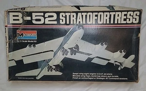 B-52 Stratofortress 1973 Monogram 1/72 Scale Model Pre-Owned Read Description - Picture 1 of 17