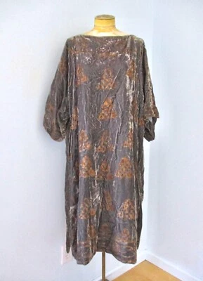 Antiguo vestido funda terciopelo gris eduardiano estampillas pintura metálica talla más grande XL Foto 1 de 4