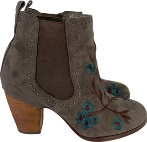 Crown Vintage Women’s Gray Embroidered Floral Pull On Heeled Booties - 8 - Picture 1 of 8