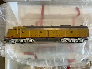 MTH EMD E-8 Diesel ABA Diesel Set W/proto Sound. Item 20-2208-1 - Picture 1 of 3