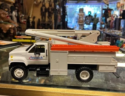 Caminhão de brinquedo DG Productions GMC Topkick Ameritech caminhão balde utilitário - Imagem 1 de 4