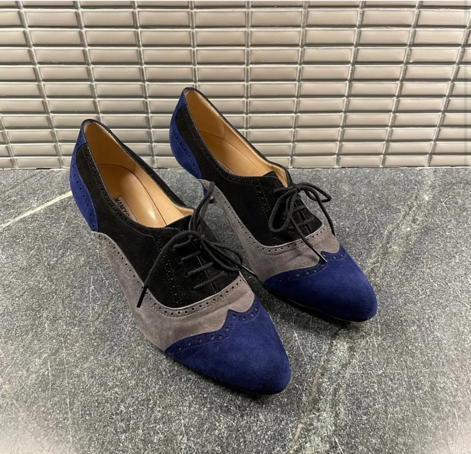 Замшевые туфли Manolo Blahnik на шнуровке с заостренным носком  - Изображение 1 из 4