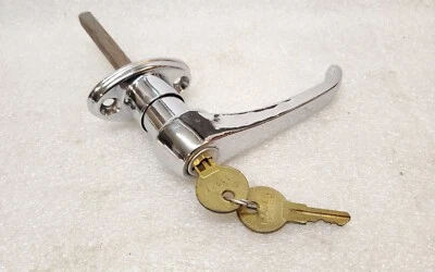 GM, Chevrolet, GMC #471709 Exterior Chrome Door Handle w/ Key - Image 1 of 4